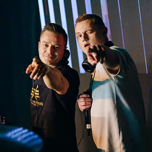 DJs